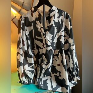 NWOT - Stylish Dark Green and White Women's Top